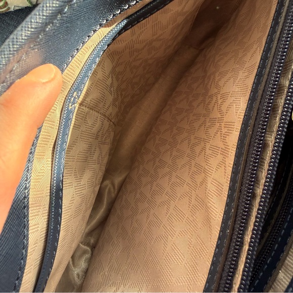 MICHAEL KORS Navy Jet Set Tote - Picture 7 of 7